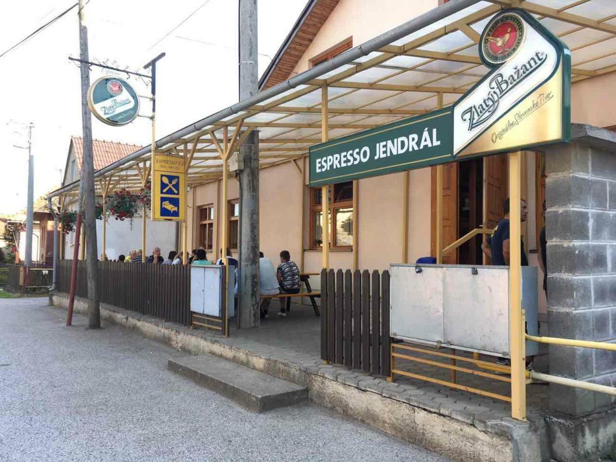 Penzion Jendral Hrabušice エクステリア 写真